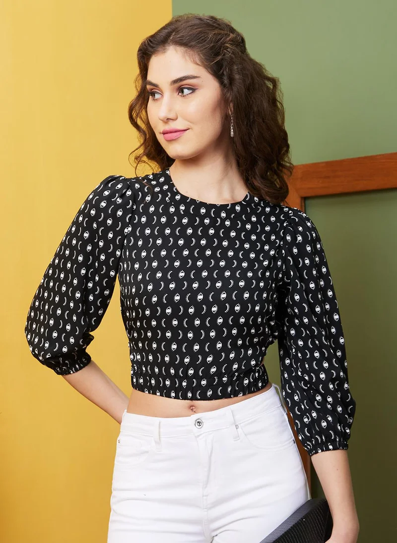 جلو باص بلوزة نسائية قصيرة بطبعة تجريدية ورقبة مستديرة وأكمام منتفخة من جلوبس